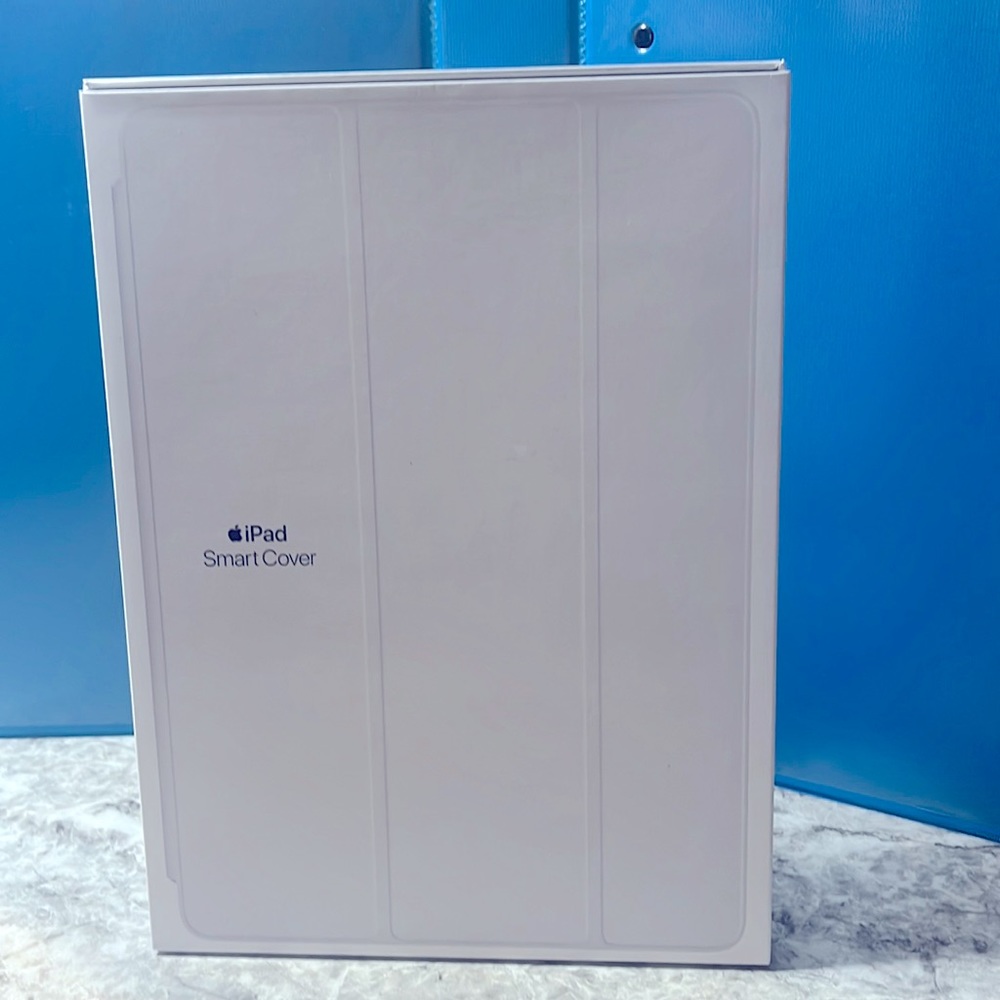 BRAND NEW Apple Smart Cover